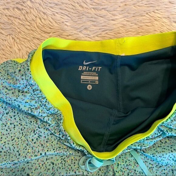 Nike running shorts with spandex - Picture 4 of 6